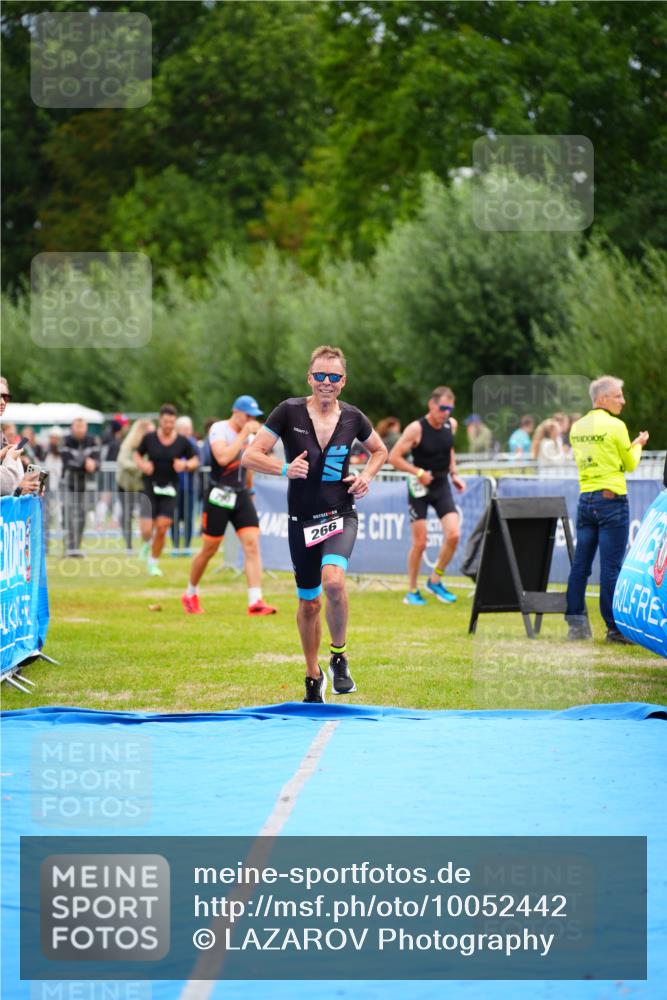 30.08.2026 - Elbe Triathlon Hamburg LAZAROV Photography http://msf.ph/oto/10052442 30.08.2026 10:46:29 Ziel 266 meine-sportfotos.de
