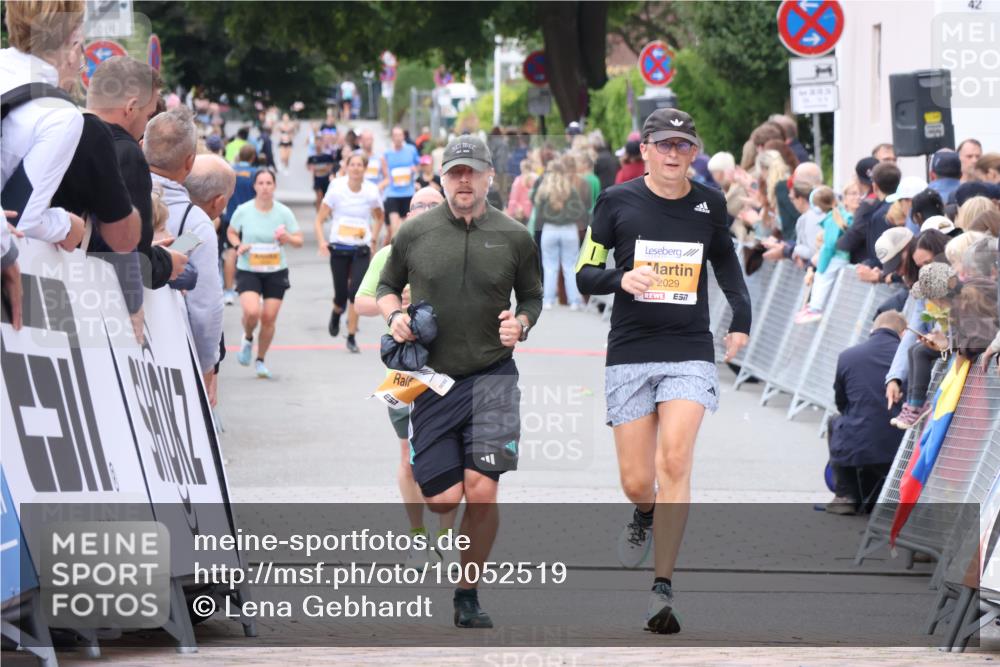 30.08.2026 - Blankeneser Heldenlauf Lena Gebhardt http://msf.ph/oto/10052519 30.08.2026 12:02:31 Ziel 2029, 2030, 2775, 4086 meine-sportfotos.de
