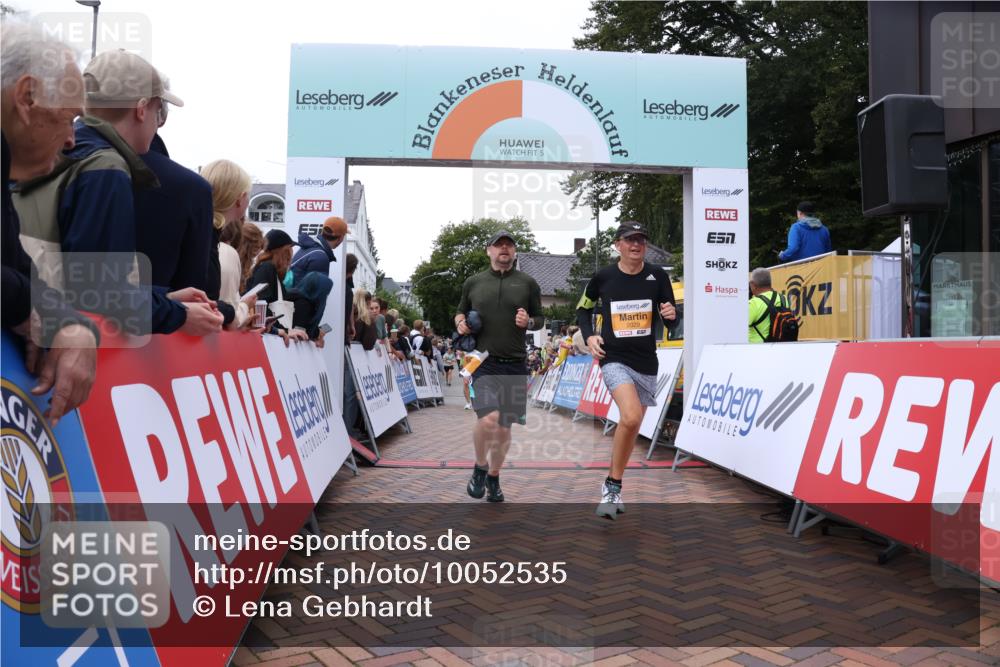 30.08.2026 - Blankeneser Heldenlauf Lena Gebhardt http://msf.ph/oto/10052535 30.08.2026 12:02:35 Ziel 2029, 2030, 2480 meine-sportfotos.de