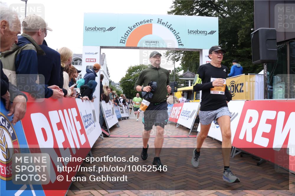 30.08.2026 - Blankeneser Heldenlauf Lena Gebhardt http://msf.ph/oto/10052546 30.08.2026 12:02:35 Ziel 2029, 2030, 2480 meine-sportfotos.de