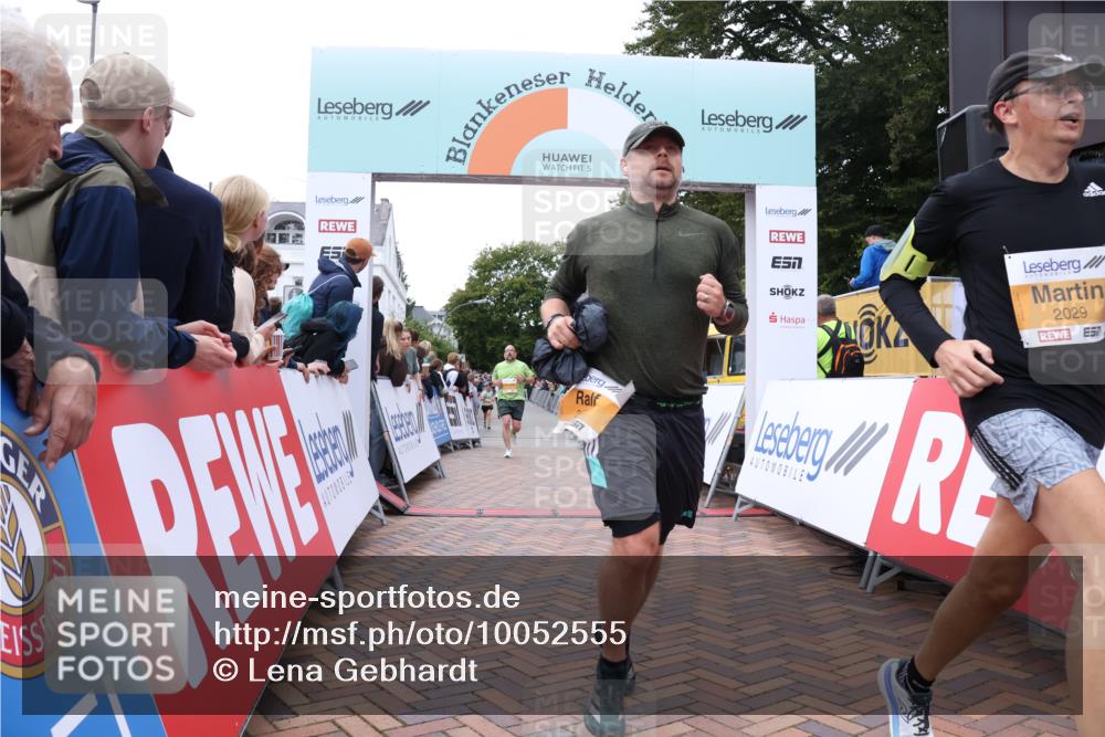 30.08.2026 - Blankeneser Heldenlauf Lena Gebhardt http://msf.ph/oto/10052555 30.08.2026 12:02:36 Ziel 2029, 2030, 2480 meine-sportfotos.de