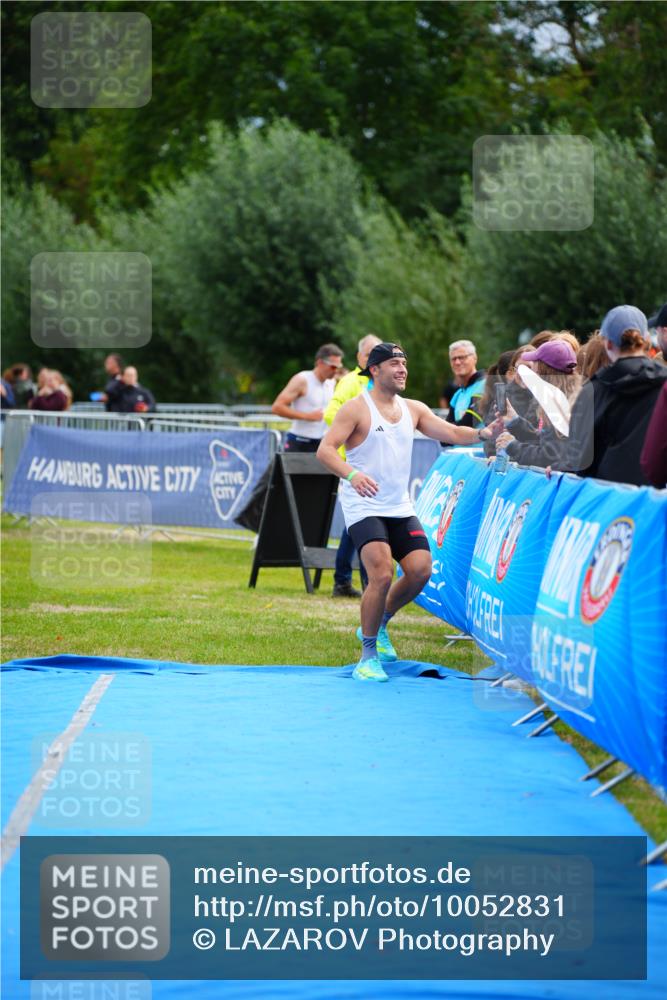 30.08.2026 - Elbe Triathlon Hamburg LAZAROV Photography http://msf.ph/oto/10052831 30.08.2026 10:47:31 Ziel 390, 464 meine-sportfotos.de
