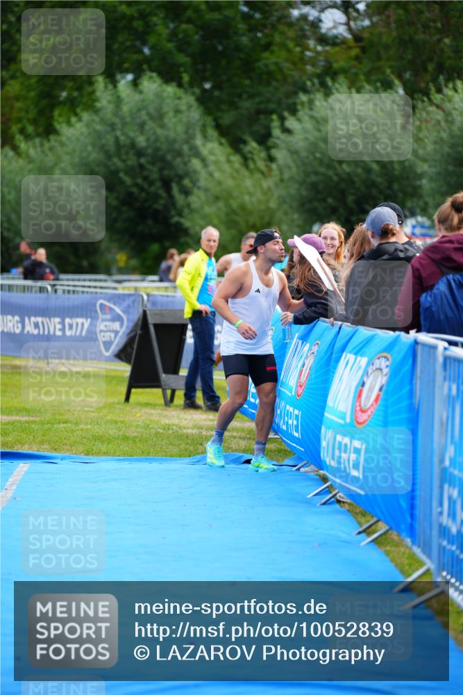 30.08.2026 - Elbe Triathlon Hamburg LAZAROV Photography http://msf.ph/oto/10052839 30.08.2026 10:47:31 Ziel 390, 464 meine-sportfotos.de