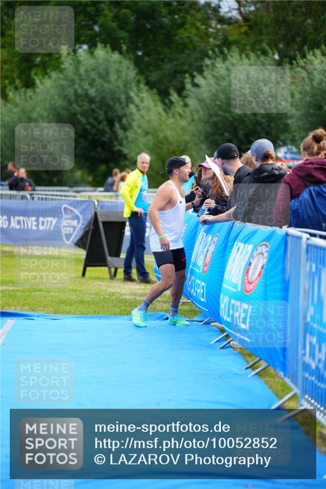30.08.2026 - Elbe Triathlon Hamburg LAZAROV Photography http://msf.ph/oto/10052852 30.08.2026 10:47:32 Ziel 390, 464 meine-sportfotos.de