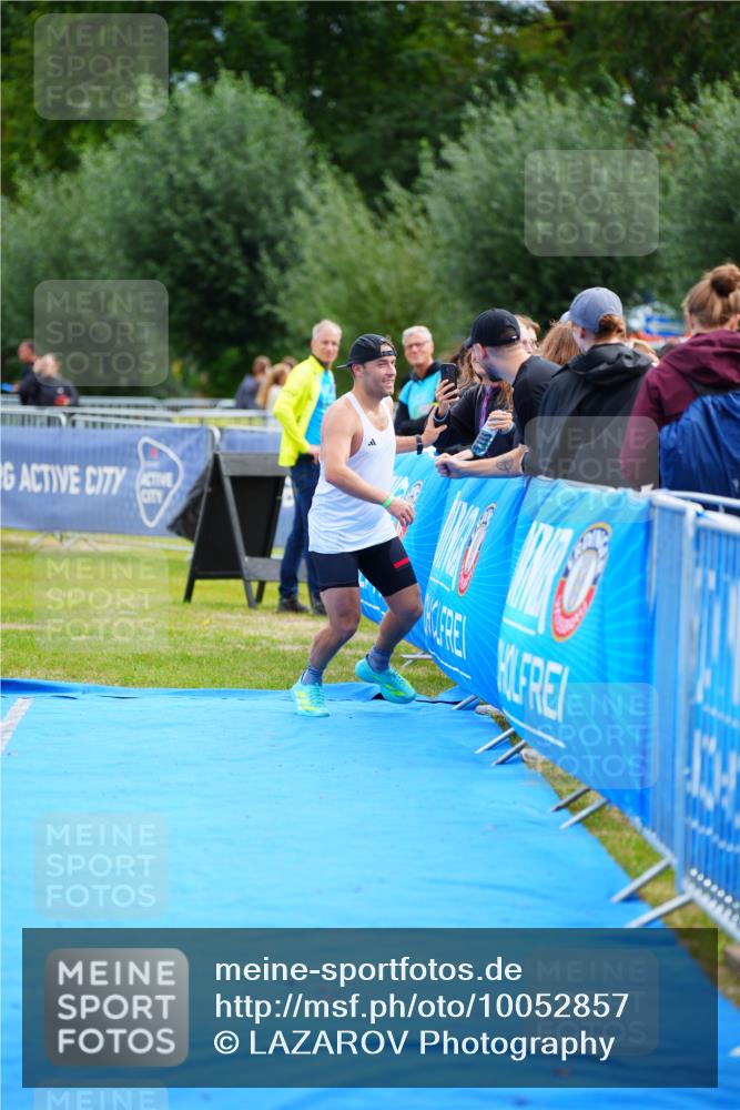 30.08.2026 - Elbe Triathlon Hamburg LAZAROV Photography http://msf.ph/oto/10052857 30.08.2026 10:47:32 Ziel 390, 464 meine-sportfotos.de