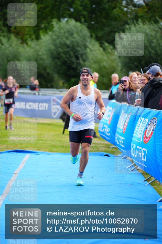 30.08.2026 - Elbe Triathlon Hamburg LAZAROV Photography http://msf.ph/oto/10052870 30.08.2026 10:47:34 Ziel 390, 464 meine-sportfotos.de