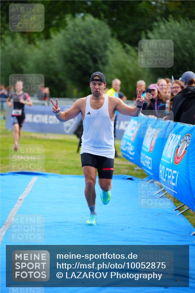 30.08.2026 - Elbe Triathlon Hamburg LAZAROV Photography http://msf.ph/oto/10052875 30.08.2026 10:47:34 Ziel 390, 464 meine-sportfotos.de