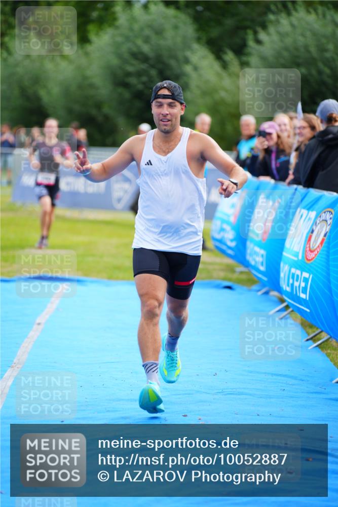 30.08.2026 - Elbe Triathlon Hamburg LAZAROV Photography http://msf.ph/oto/10052887 30.08.2026 10:47:35 Ziel 390, 464 meine-sportfotos.de