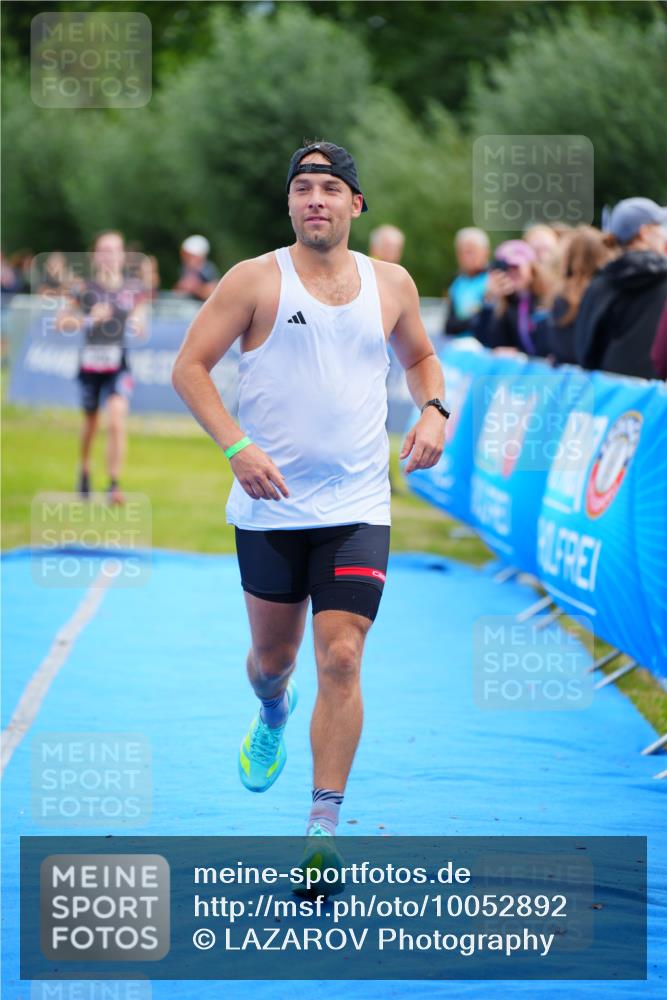 30.08.2026 - Elbe Triathlon Hamburg LAZAROV Photography http://msf.ph/oto/10052892 30.08.2026 10:47:35 Ziel 390, 464 meine-sportfotos.de