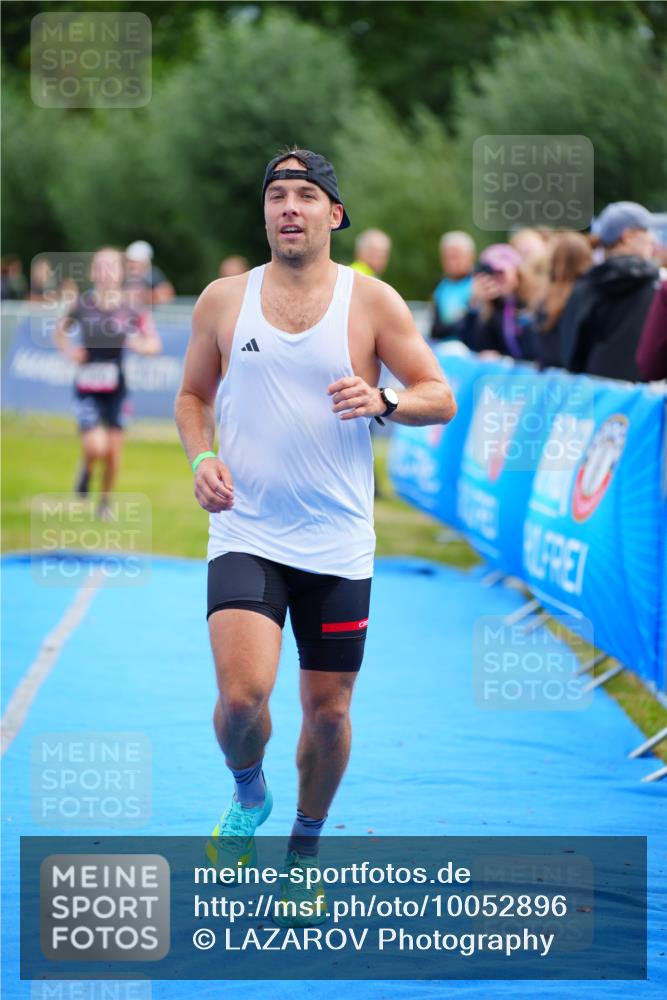 30.08.2026 - Elbe Triathlon Hamburg LAZAROV Photography http://msf.ph/oto/10052896 30.08.2026 10:47:35 Ziel 390, 464 meine-sportfotos.de