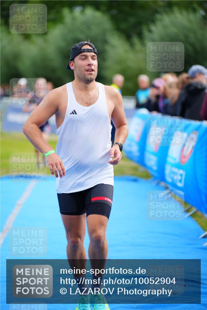 30.08.2026 - Elbe Triathlon Hamburg LAZAROV Photography http://msf.ph/oto/10052904 30.08.2026 10:47:36 Ziel 390, 464 meine-sportfotos.de