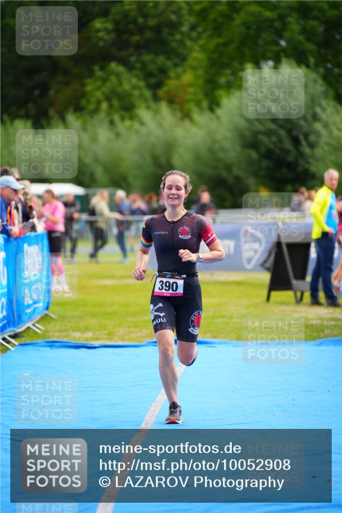 30.08.2026 - Elbe Triathlon Hamburg LAZAROV Photography http://msf.ph/oto/10052908 30.08.2026 10:47:38 Ziel 390, 464 meine-sportfotos.de