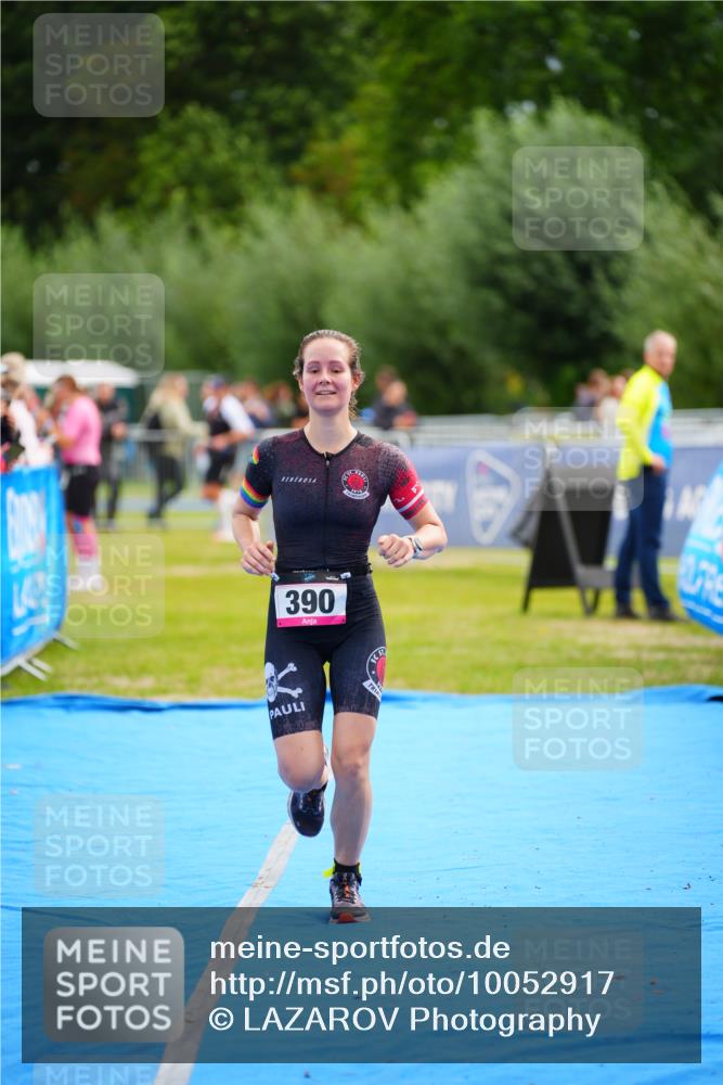 30.08.2026 - Elbe Triathlon Hamburg LAZAROV Photography http://msf.ph/oto/10052917 30.08.2026 10:47:39 Ziel 390 meine-sportfotos.de