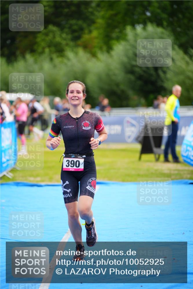 30.08.2026 - Elbe Triathlon Hamburg LAZAROV Photography http://msf.ph/oto/10052925 30.08.2026 10:47:39 Ziel 390 meine-sportfotos.de