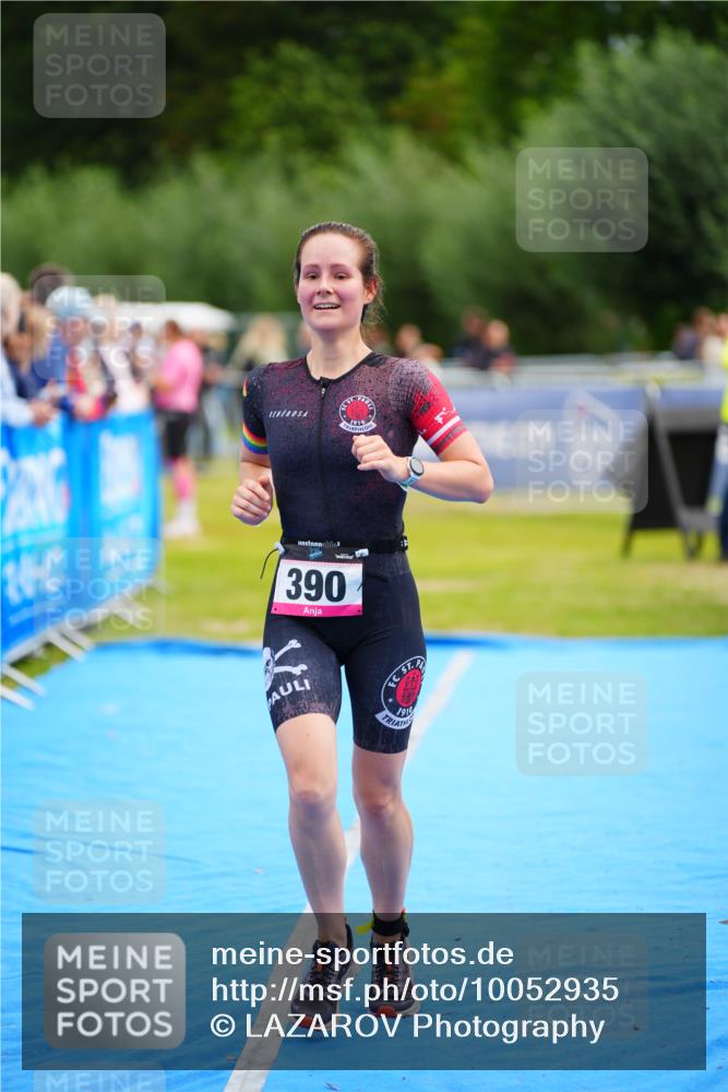30.08.2026 - Elbe Triathlon Hamburg LAZAROV Photography http://msf.ph/oto/10052935 30.08.2026 10:47:40 Ziel 390 meine-sportfotos.de