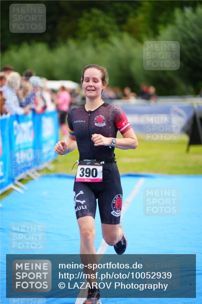 30.08.2026 - Elbe Triathlon Hamburg LAZAROV Photography http://msf.ph/oto/10052939 30.08.2026 10:47:40 Ziel 390 meine-sportfotos.de