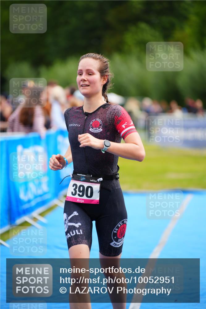 30.08.2026 - Elbe Triathlon Hamburg LAZAROV Photography http://msf.ph/oto/10052951 30.08.2026 10:47:40 Ziel 390 meine-sportfotos.de