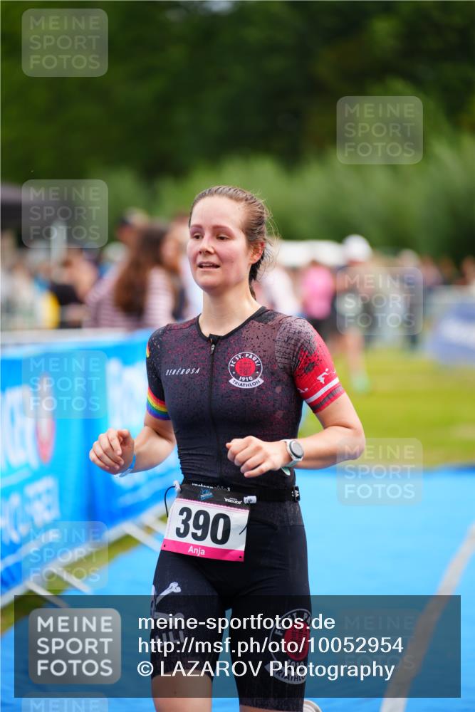 30.08.2026 - Elbe Triathlon Hamburg LAZAROV Photography http://msf.ph/oto/10052954 30.08.2026 10:47:41 Ziel 390 meine-sportfotos.de