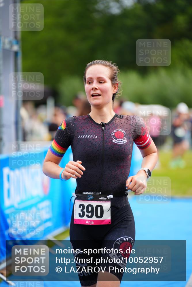 30.08.2026 - Elbe Triathlon Hamburg LAZAROV Photography http://msf.ph/oto/10052957 30.08.2026 10:47:41 Ziel 390 meine-sportfotos.de