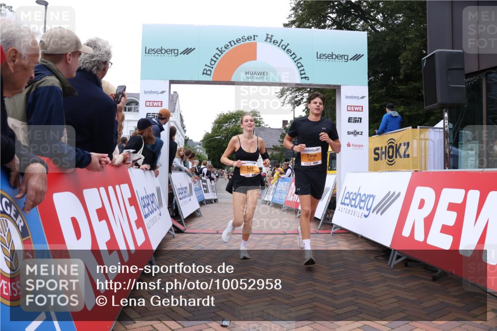 30.08.2026 - Blankeneser Heldenlauf Lena Gebhardt http://msf.ph/oto/10052958 30.08.2026 12:03:18 Ziel 2078, 2079 meine-sportfotos.de