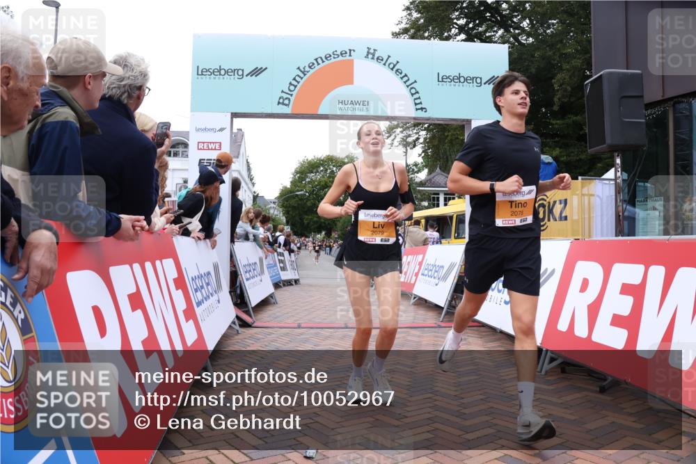 30.08.2026 - Blankeneser Heldenlauf Lena Gebhardt http://msf.ph/oto/10052967 30.08.2026 12:03:19 Ziel 2078, 2079 meine-sportfotos.de