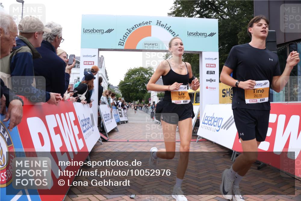 30.08.2026 - Blankeneser Heldenlauf Lena Gebhardt http://msf.ph/oto/10052976 30.08.2026 12:03:19 Ziel 2078, 2079 meine-sportfotos.de