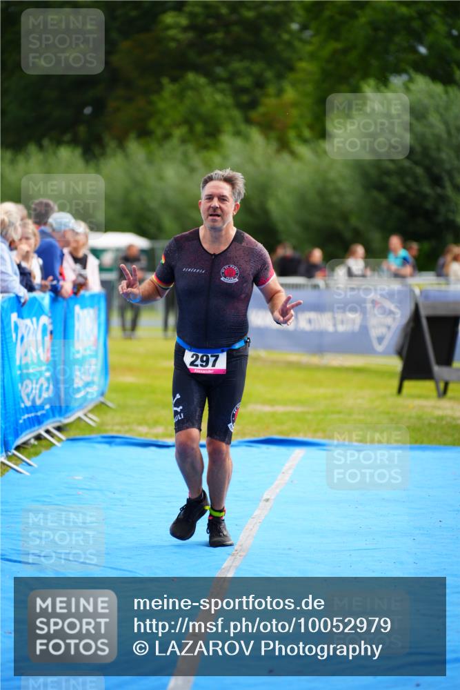 30.08.2026 - Elbe Triathlon Hamburg LAZAROV Photography http://msf.ph/oto/10052979 30.08.2026 10:47:55 Ziel 297 meine-sportfotos.de