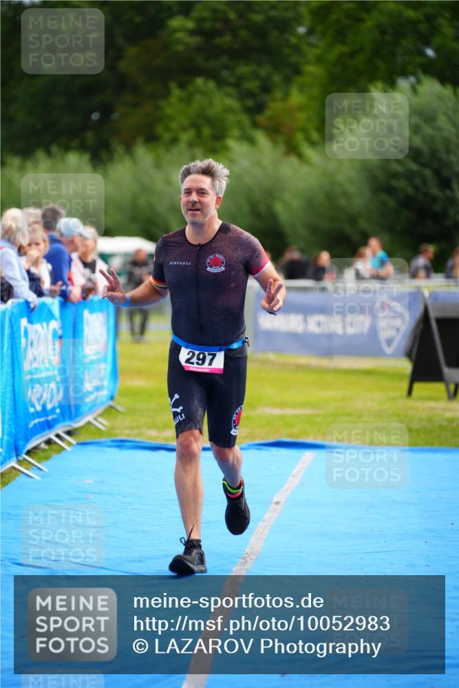 30.08.2026 - Elbe Triathlon Hamburg LAZAROV Photography http://msf.ph/oto/10052983 30.08.2026 10:47:55 Ziel 297 meine-sportfotos.de