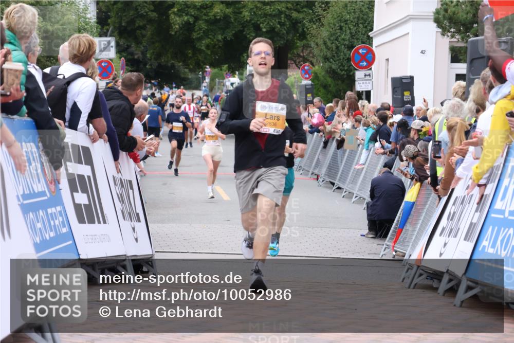 30.08.2026 - Blankeneser Heldenlauf Lena Gebhardt http://msf.ph/oto/10052986 30.08.2026 12:03:25 Ziel 2078, 2079, 2836 meine-sportfotos.de