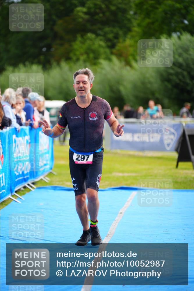 30.08.2026 - Elbe Triathlon Hamburg LAZAROV Photography http://msf.ph/oto/10052987 30.08.2026 10:47:56 Ziel 297 meine-sportfotos.de