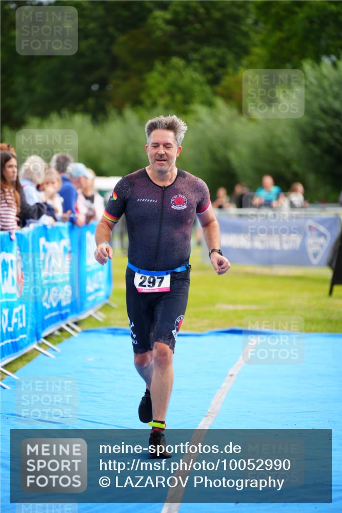 30.08.2026 - Elbe Triathlon Hamburg LAZAROV Photography http://msf.ph/oto/10052990 30.08.2026 10:47:56 Ziel 297 meine-sportfotos.de