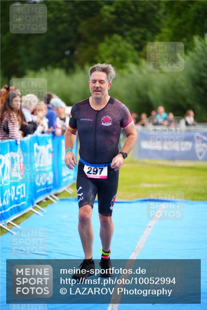 30.08.2026 - Elbe Triathlon Hamburg LAZAROV Photography http://msf.ph/oto/10052994 30.08.2026 10:47:56 Ziel 297 meine-sportfotos.de