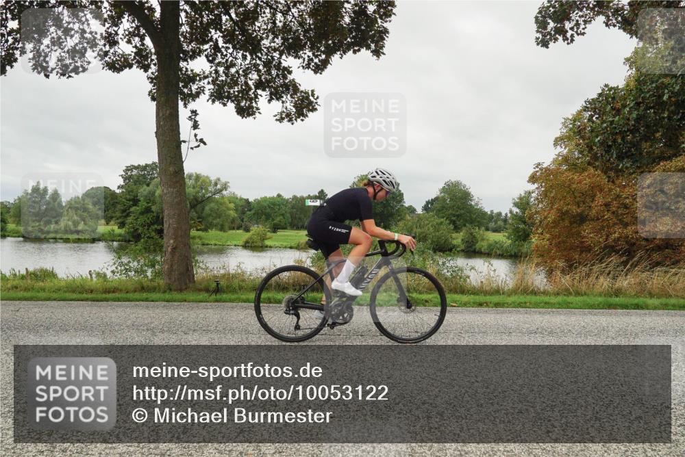 30.08.2026 - Elbe Triathlon Hamburg Michael Burmester http://msf.ph/oto/10053122 30.08.2026 10:24:52 Radfahren 889 meine-sportfotos.de
