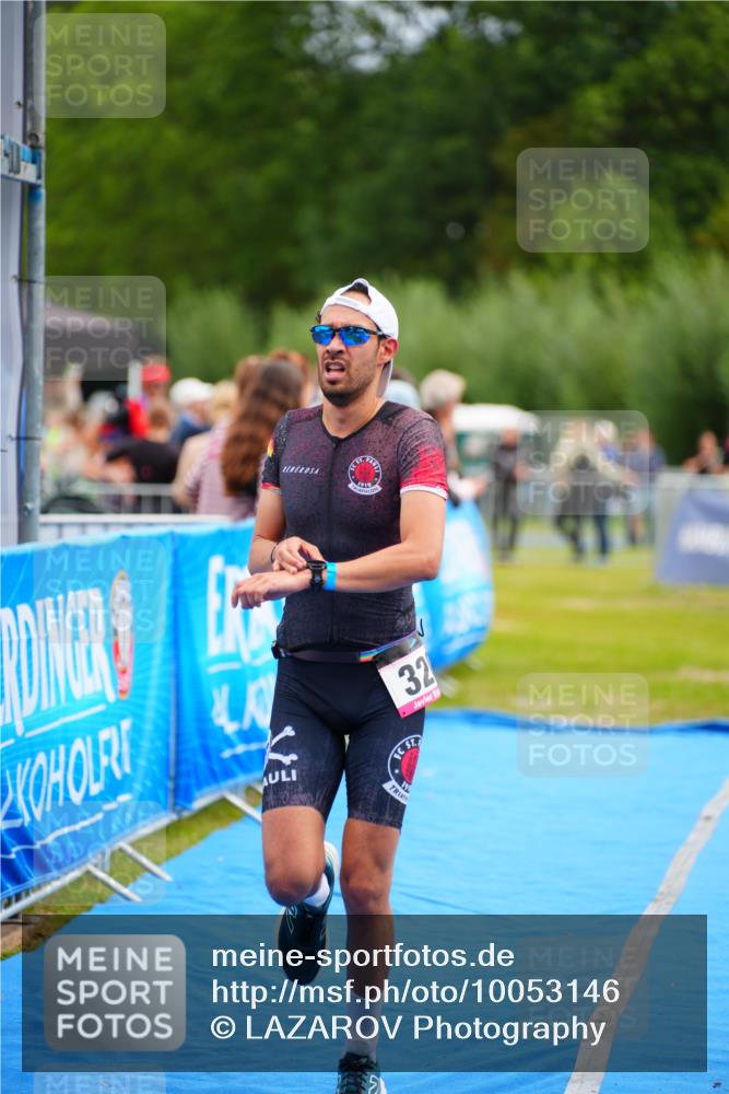 30.08.2026 - Elbe Triathlon Hamburg LAZAROV Photography http://msf.ph/oto/10053146 30.08.2026 10:48:39 Ziel 320 meine-sportfotos.de