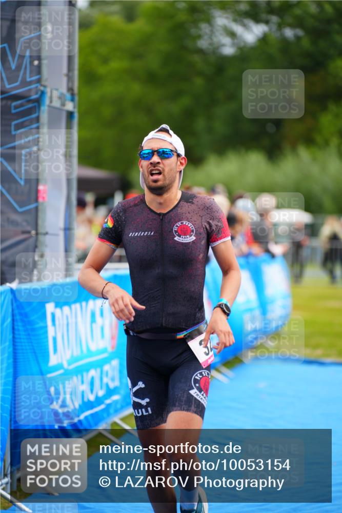 30.08.2026 - Elbe Triathlon Hamburg LAZAROV Photography http://msf.ph/oto/10053154 30.08.2026 10:48:40 Ziel 320 meine-sportfotos.de