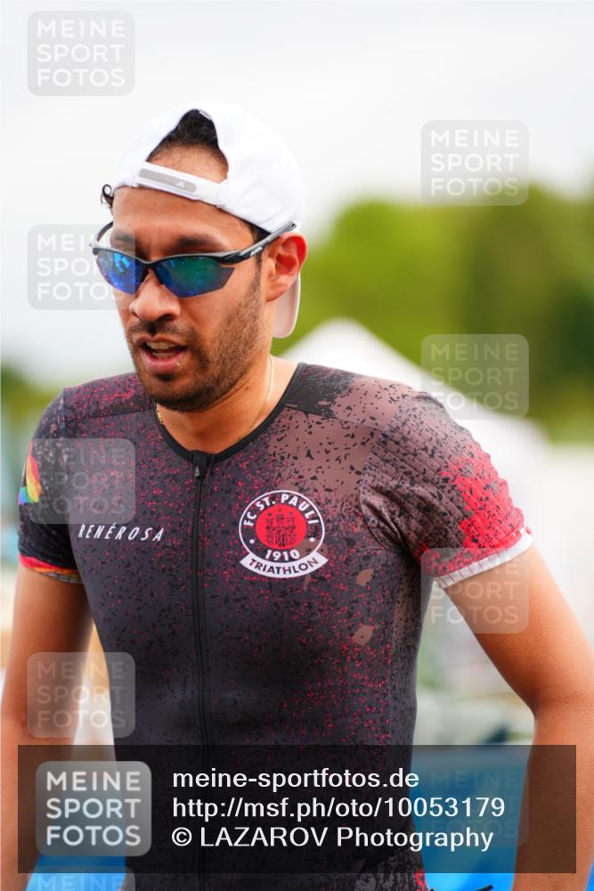 30.08.2026 - Elbe Triathlon Hamburg LAZAROV Photography http://msf.ph/oto/10053179 30.08.2026 10:48:42 Ziel 320 meine-sportfotos.de