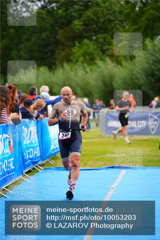 30.08.2026 - Elbe Triathlon Hamburg LAZAROV Photography http://msf.ph/oto/10053203 30.08.2026 10:49:21 Ziel 249 meine-sportfotos.de