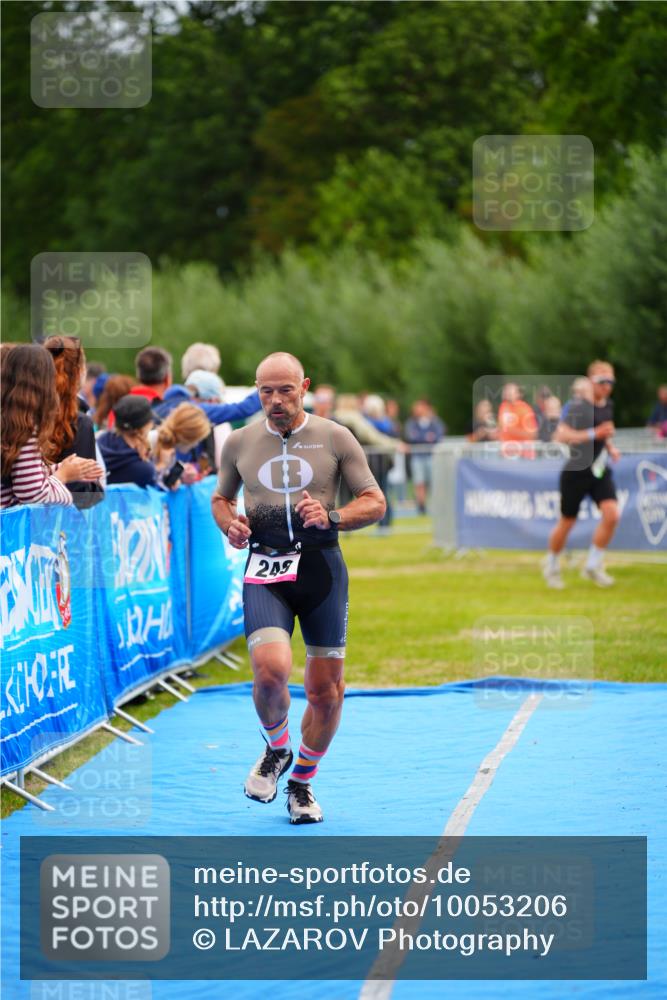 30.08.2026 - Elbe Triathlon Hamburg LAZAROV Photography http://msf.ph/oto/10053206 30.08.2026 10:49:21 Ziel 249 meine-sportfotos.de