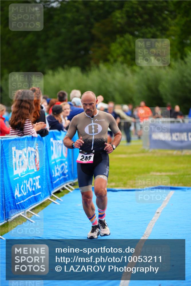 30.08.2026 - Elbe Triathlon Hamburg LAZAROV Photography http://msf.ph/oto/10053211 30.08.2026 10:49:22 Ziel 249 meine-sportfotos.de