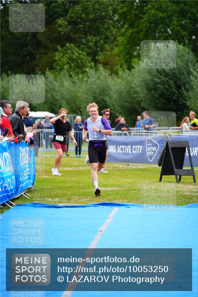 30.08.2026 - Elbe Triathlon Hamburg LAZAROV Photography http://msf.ph/oto/10053250 30.08.2026 10:50:17 Ziel 421 meine-sportfotos.de