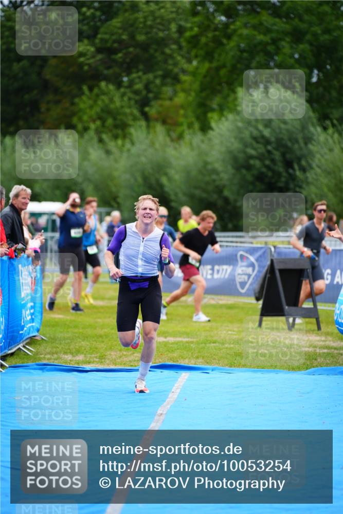 30.08.2026 - Elbe Triathlon Hamburg LAZAROV Photography http://msf.ph/oto/10053254 30.08.2026 10:50:19 Ziel 421 meine-sportfotos.de