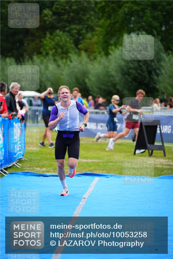 30.08.2026 - Elbe Triathlon Hamburg LAZAROV Photography http://msf.ph/oto/10053258 30.08.2026 10:50:19 Ziel 421 meine-sportfotos.de