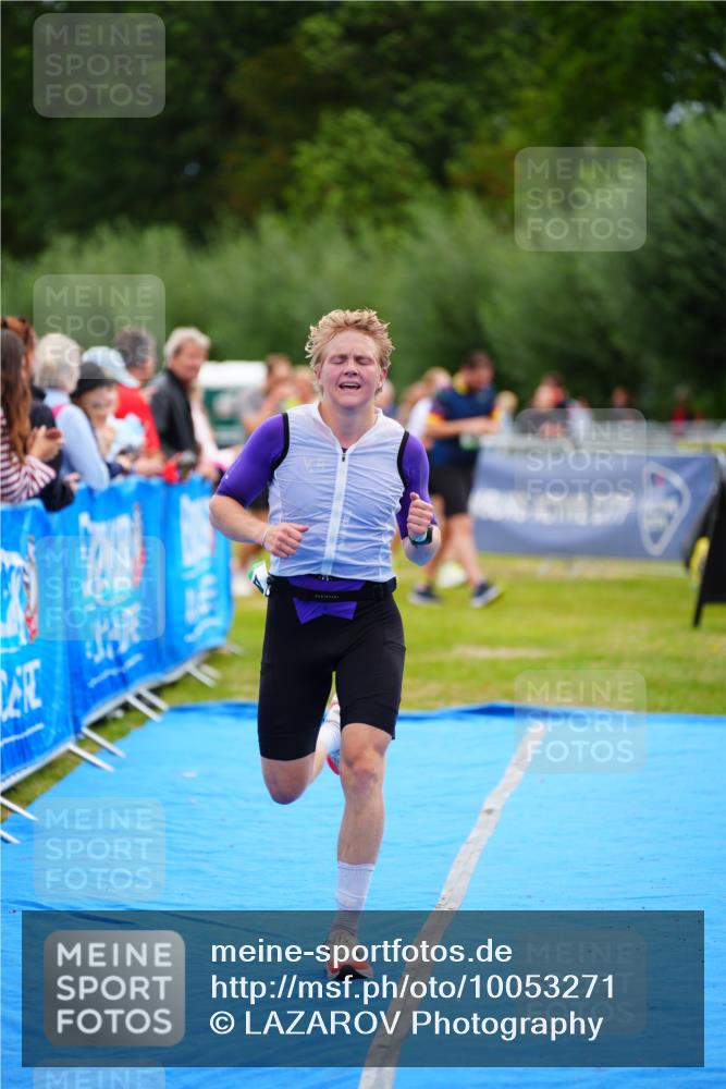 30.08.2026 - Elbe Triathlon Hamburg LAZAROV Photography http://msf.ph/oto/10053271 30.08.2026 10:50:20 Ziel 421 meine-sportfotos.de
