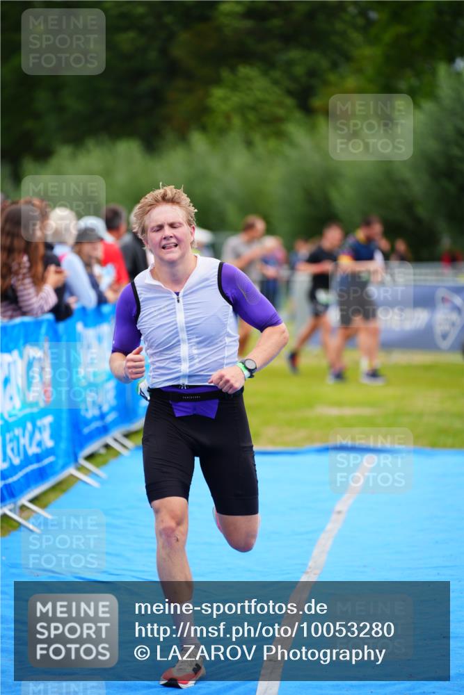 30.08.2026 - Elbe Triathlon Hamburg LAZAROV Photography http://msf.ph/oto/10053280 30.08.2026 10:50:21 Ziel 421 meine-sportfotos.de