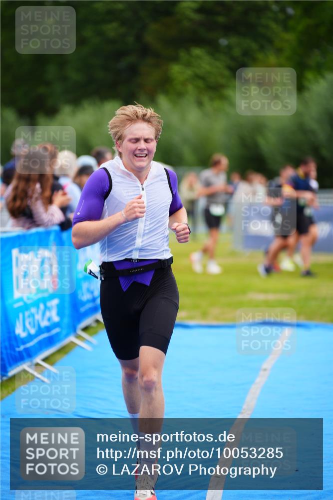 30.08.2026 - Elbe Triathlon Hamburg LAZAROV Photography http://msf.ph/oto/10053285 30.08.2026 10:50:21 Ziel 421 meine-sportfotos.de