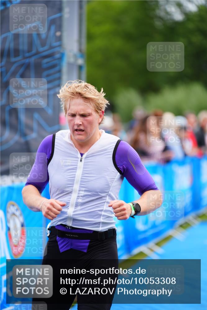 30.08.2026 - Elbe Triathlon Hamburg LAZAROV Photography http://msf.ph/oto/10053308 30.08.2026 10:50:22 Ziel 421 meine-sportfotos.de