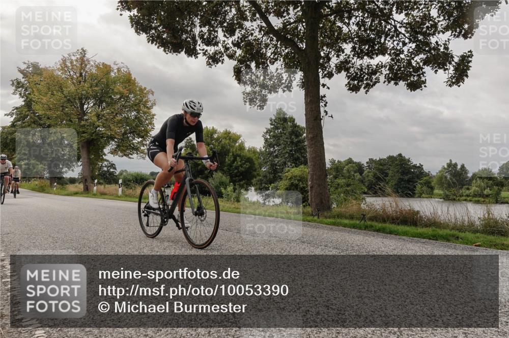 30.08.2026 - Elbe Triathlon Hamburg Michael Burmester http://msf.ph/oto/10053390 30.08.2026 10:48:01 Radfahren 858, 954, 982, 1035, 1109, 1125, 1195, 1254 meine-sportfotos.de