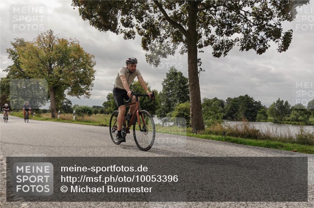 30.08.2026 - Elbe Triathlon Hamburg Michael Burmester http://msf.ph/oto/10053396 30.08.2026 10:48:03 Radfahren 858, 954, 1035, 1109, 1125, 1195 meine-sportfotos.de
