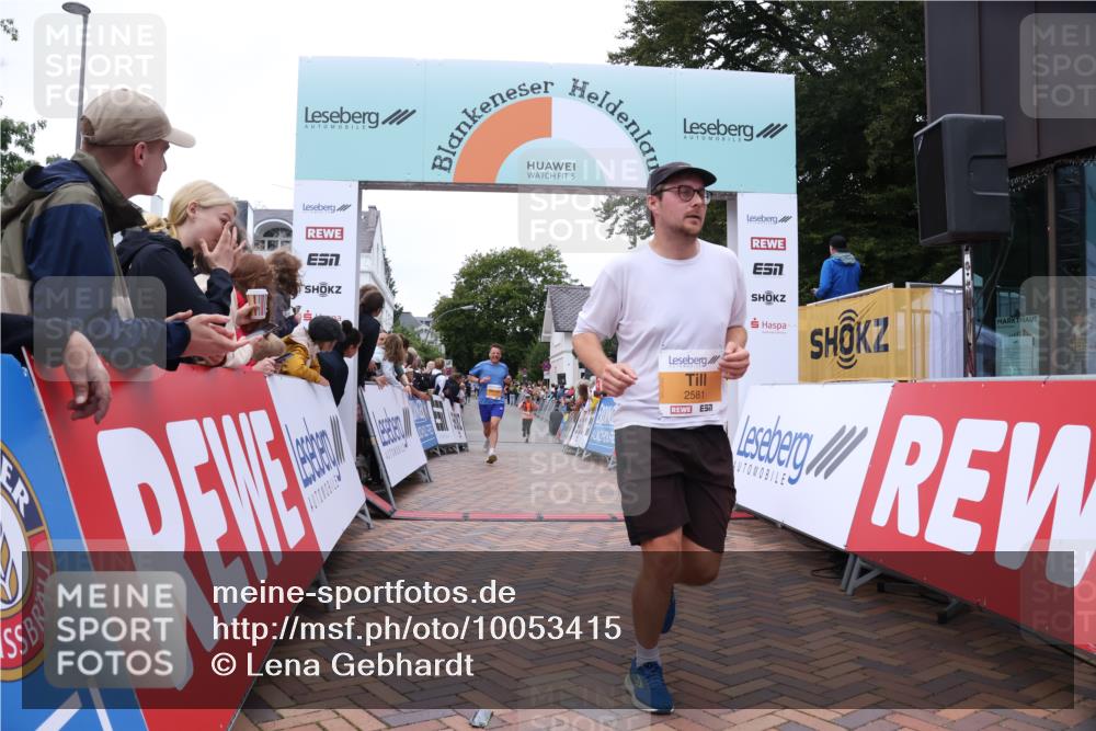 30.08.2026 - Blankeneser Heldenlauf Lena Gebhardt http://msf.ph/oto/10053415 30.08.2026 12:04:16 Ziel 2352, 2467, 2501, 2581 meine-sportfotos.de