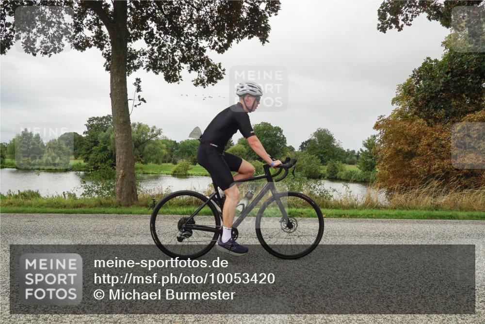 30.08.2026 - Elbe Triathlon Hamburg Michael Burmester http://msf.ph/oto/10053420 30.08.2026 10:30:18 Radfahren 657, 797 meine-sportfotos.de